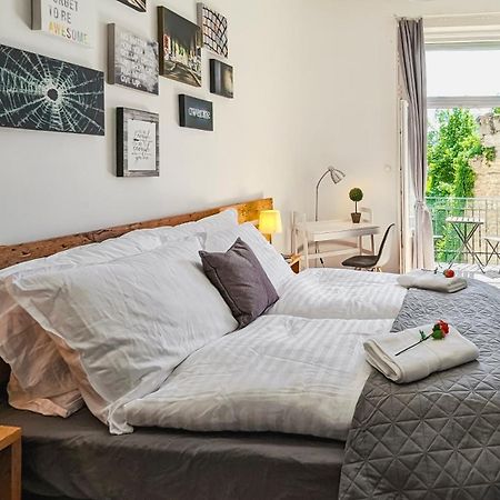 3 Room Apartment In The Beautiful Street Budapest Kültér fotó