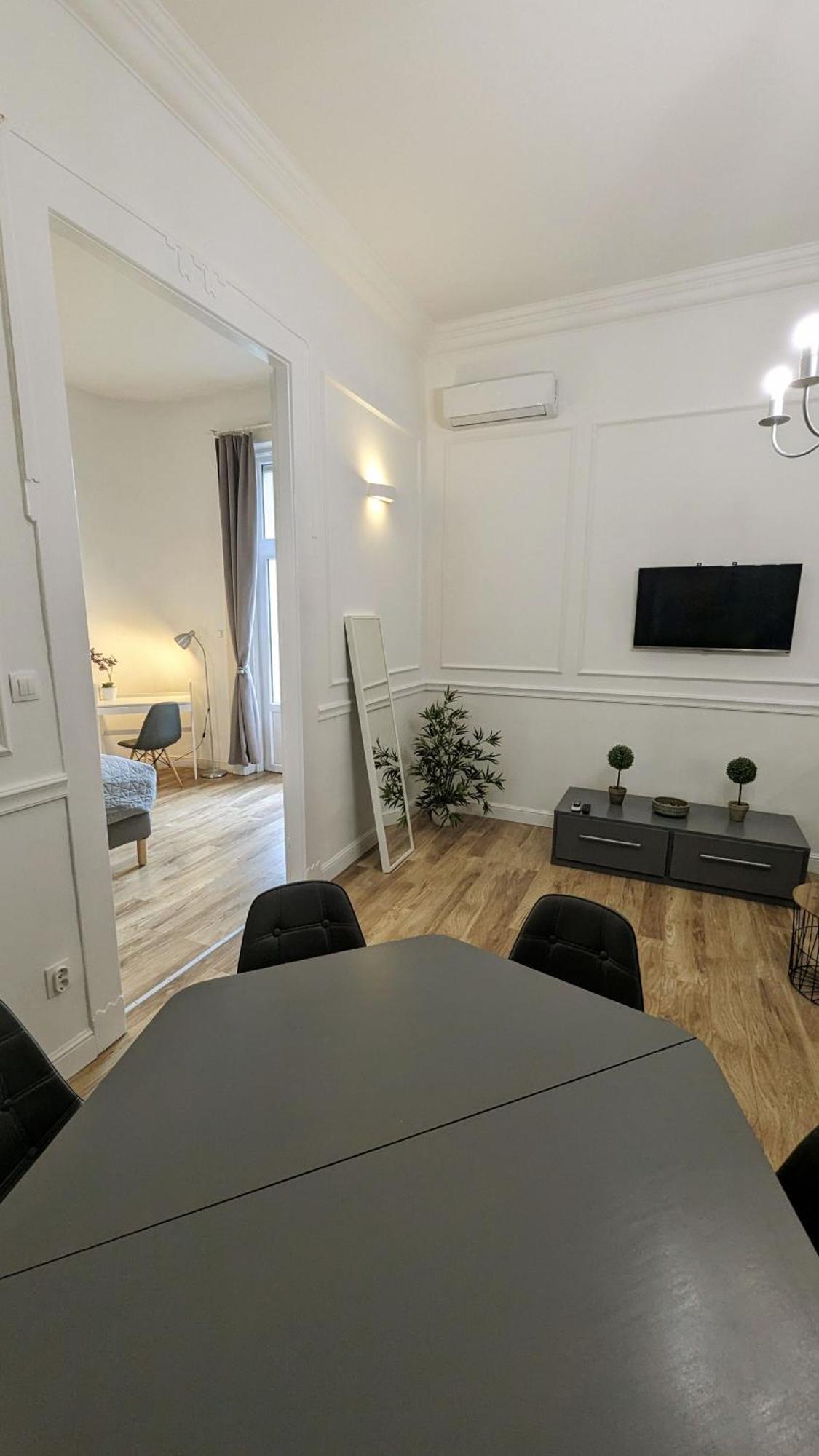 3 Room Apartment In The Beautiful Street Budapest Kültér fotó