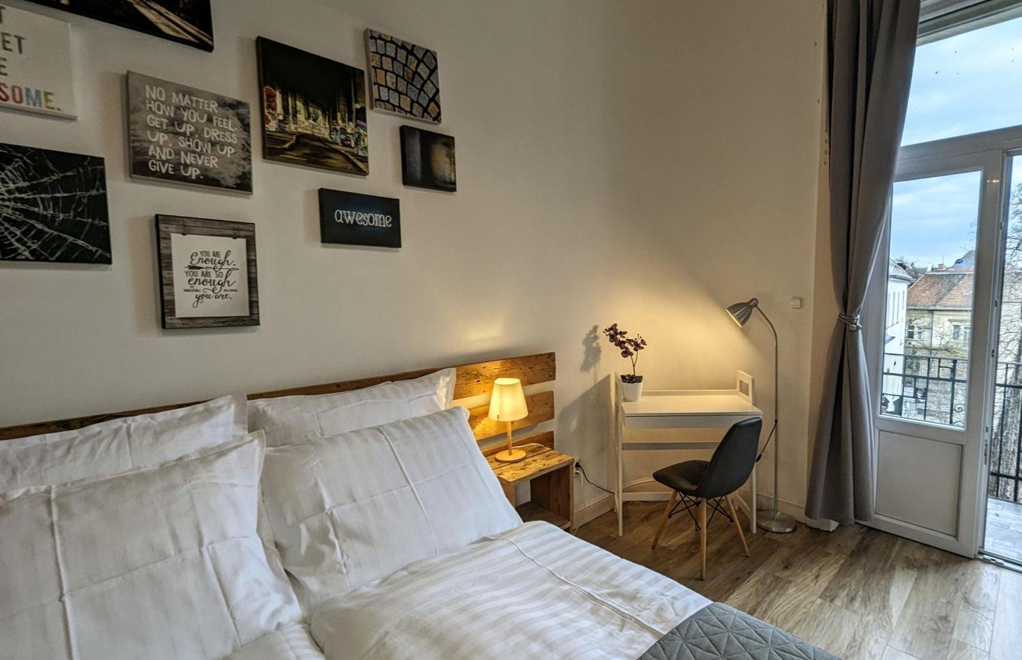 3 Room Apartment In The Beautiful Street Budapest Kültér fotó