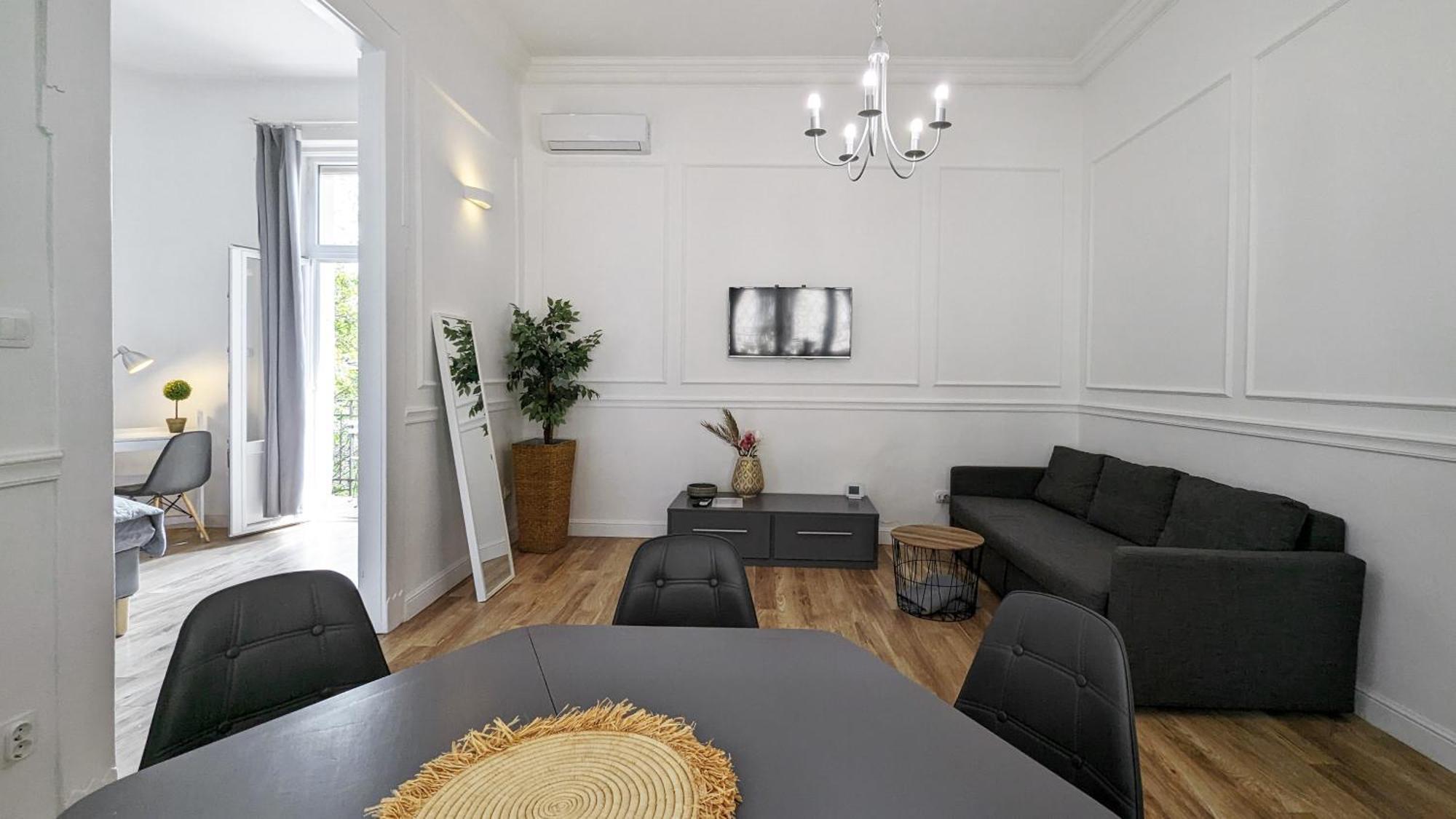 3 Room Apartment In The Beautiful Street Budapest Kültér fotó