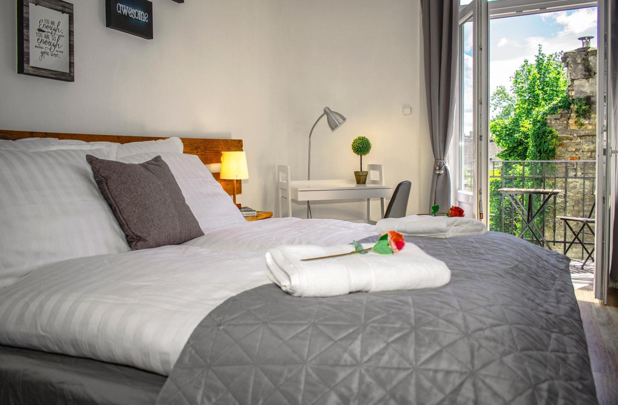 3 Room Apartment In The Beautiful Street Budapest Kültér fotó