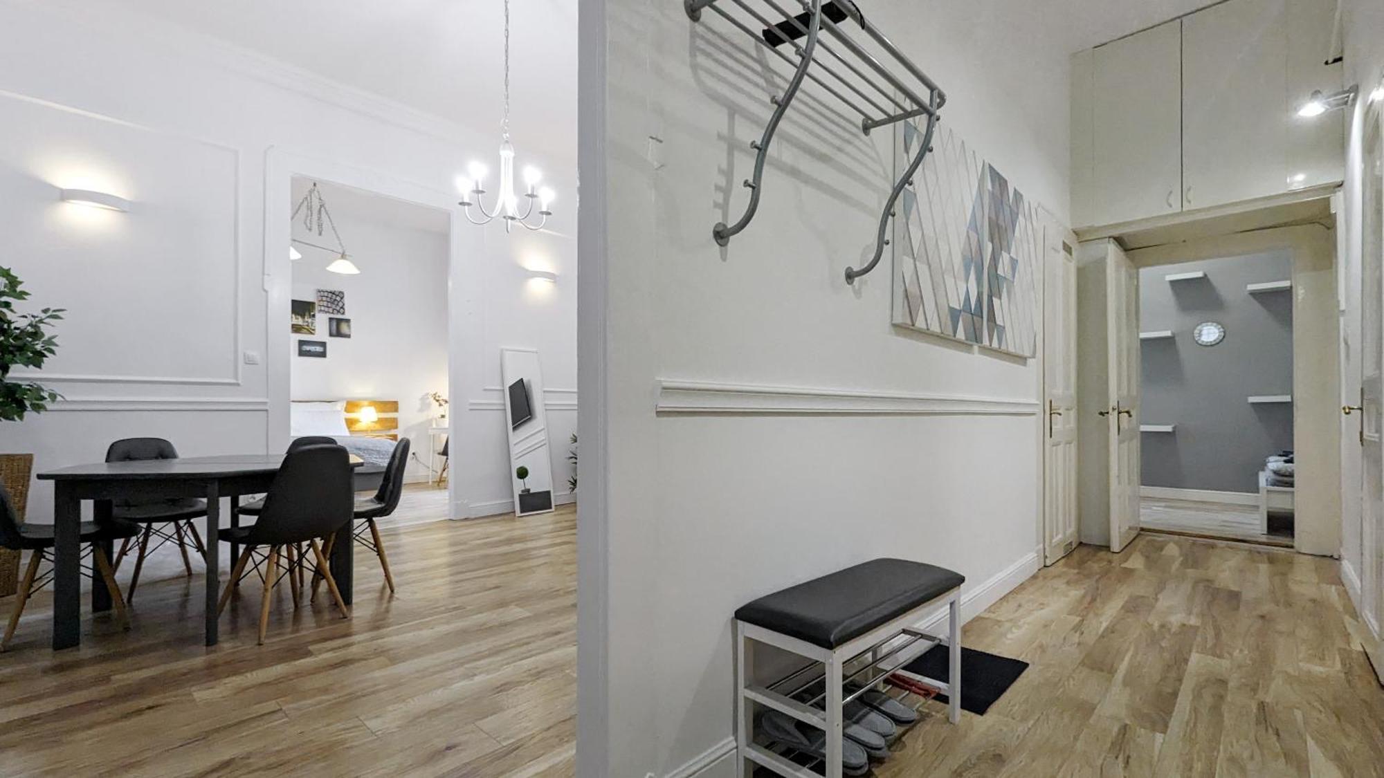 3 Room Apartment In The Beautiful Street Budapest Kültér fotó