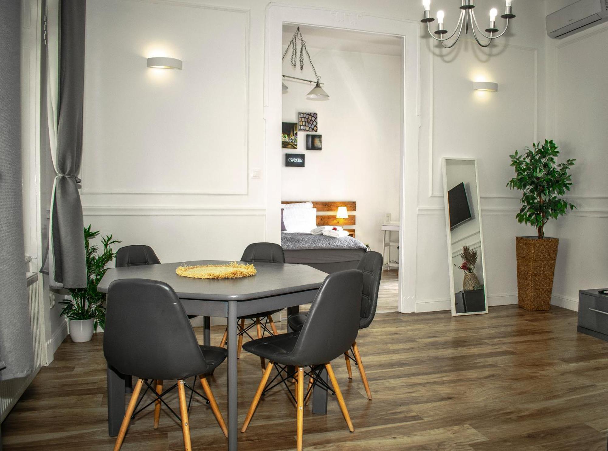 3 Room Apartment In The Beautiful Street Budapest Kültér fotó