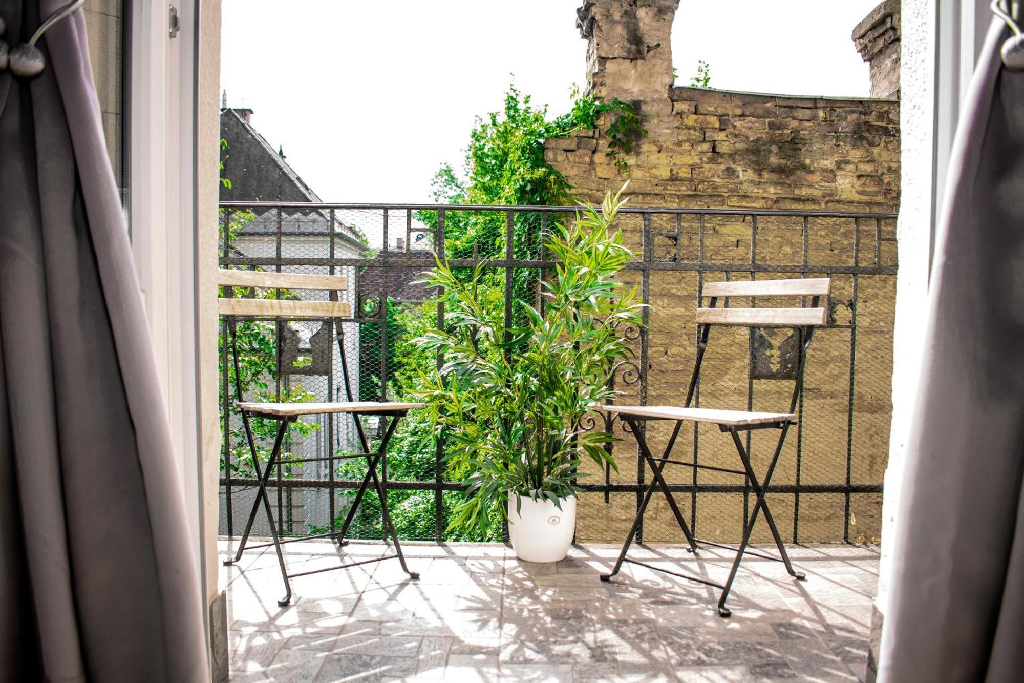 3 Room Apartment In The Beautiful Street Budapest Kültér fotó