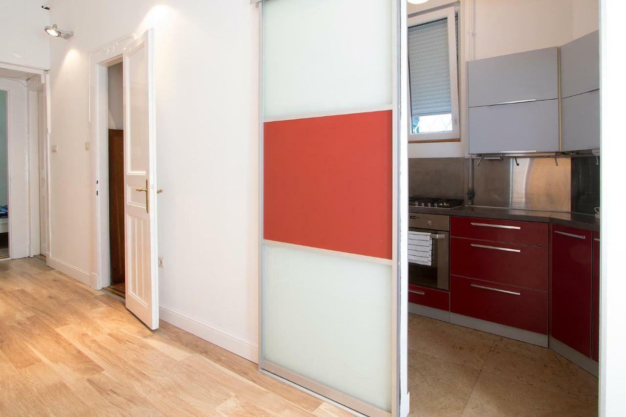 3 Room Apartment In The Beautiful Street Budapest Kültér fotó