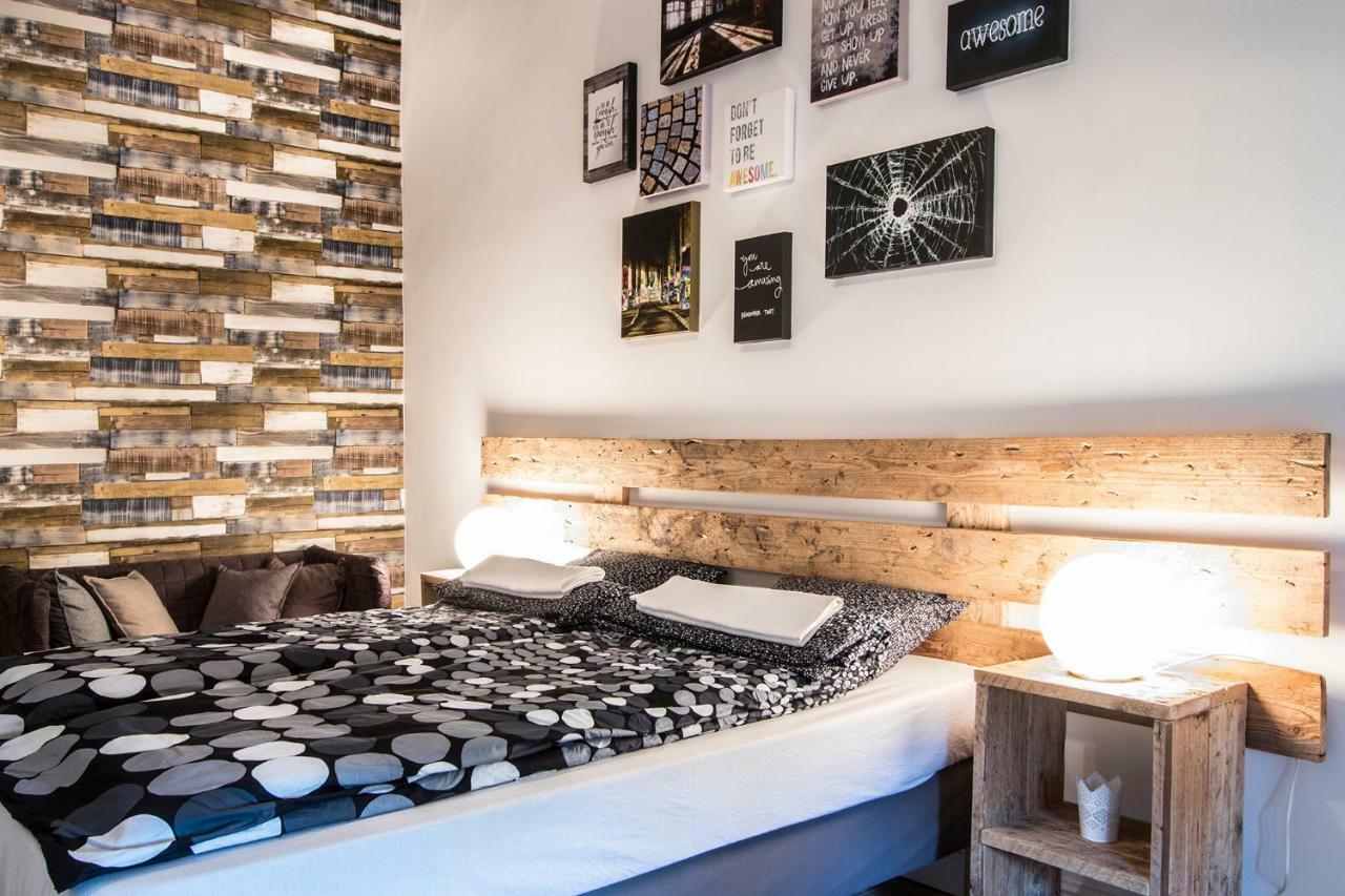 3 Room Apartment In The Beautiful Street Budapest Kültér fotó