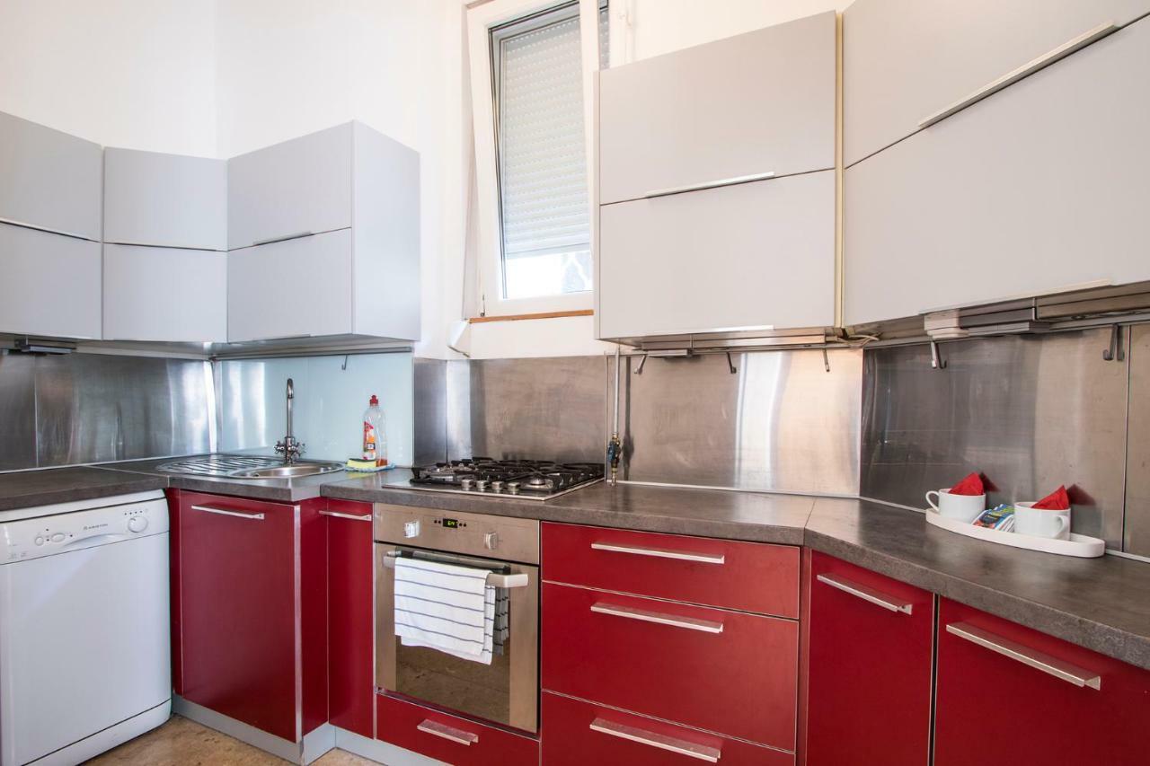 3 Room Apartment In The Beautiful Street Budapest Kültér fotó