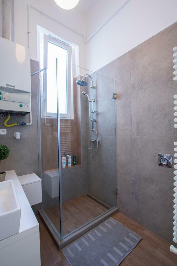 3 Room Apartment In The Beautiful Street Budapest Kültér fotó
